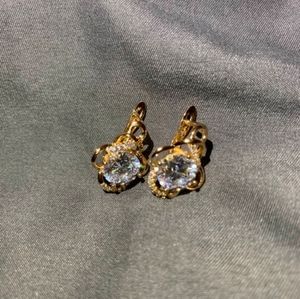 Earring in gold tone